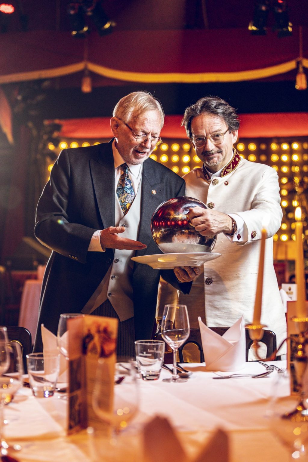 mein/4 Titelstory Neue Show Palazzo Berlin im Spiegelpalast