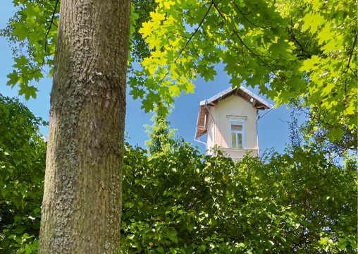 Turm der Stadtvilla in der Ahornallee 9