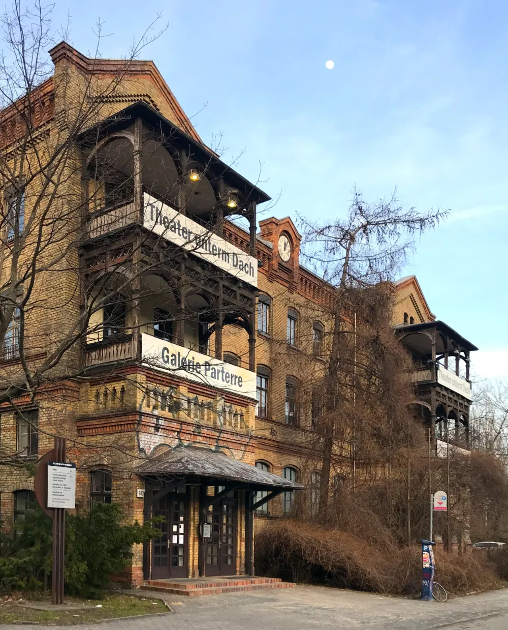 Theater unterm Dach