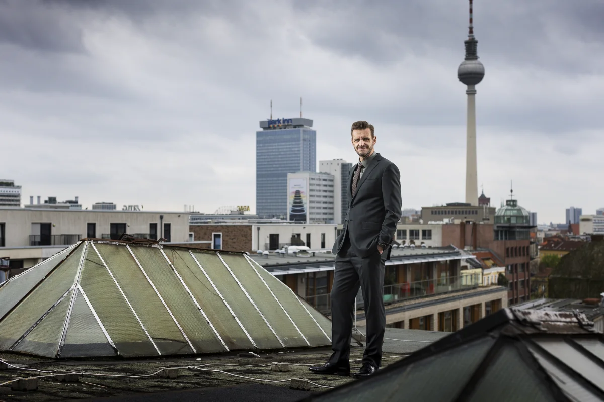 Florian Schroeder vor Berlin Mitte